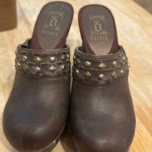 Vintage look wooden wedge show. Size 6